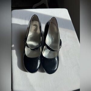American Eagle Black Patent Leather Mary Jane Block Heel and strap closure Size5